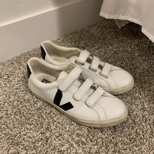 LIKE NEW VEJAS VELCRO